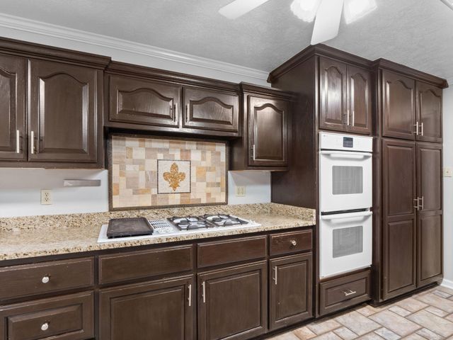 754 Browns Ln, Leesville, LA 71446