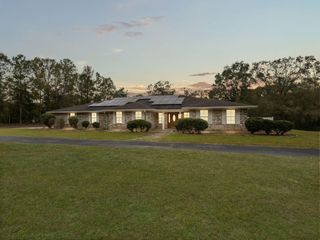 754 Browns Ln, Leesville, LA 71446