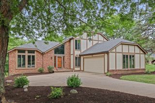 315 Valley Brook Oval, Hinckley, OH 44233