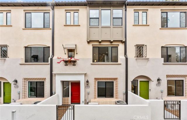 106 Kimberwick Court, Burbank, CA 91506