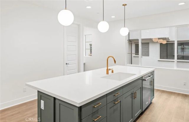 106 Kimberwick Court, Burbank, CA 91506