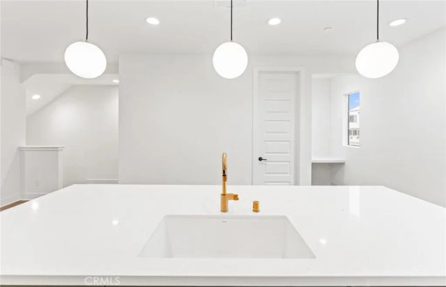 106 Kimberwick Court, Burbank, CA 91506