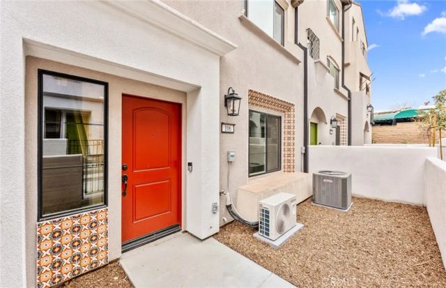 106 Kimberwick Court, Burbank, CA 91506