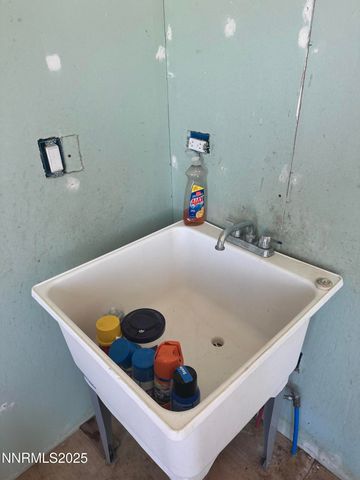 2068 NE Sierra Vista Drive, Tonopah, NV 89049