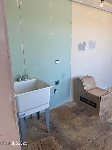 2068 NE Sierra Vista Drive, Tonopah, NV 89049