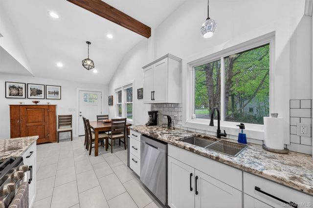 286 State Route 32 S, New Paltz, NY 12561