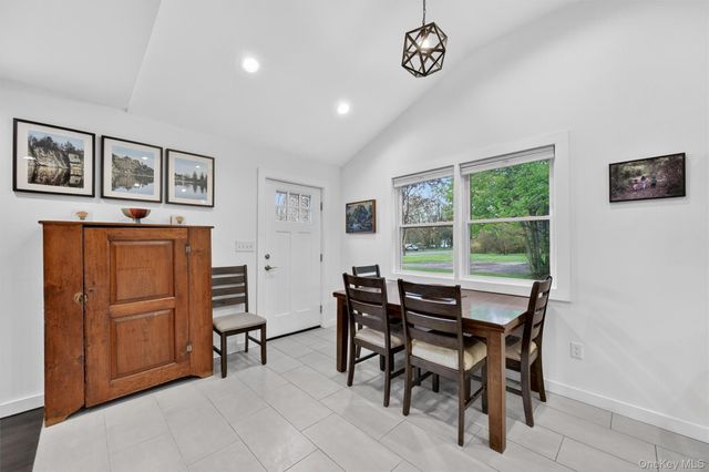 286 State Route 32 S, New Paltz, NY 12561