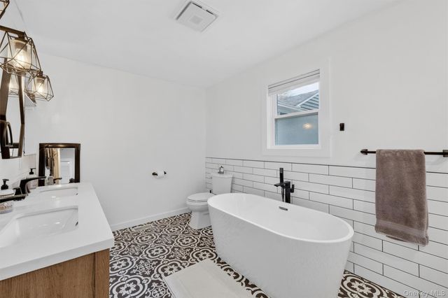 286 State Route 32 S, New Paltz, NY 12561