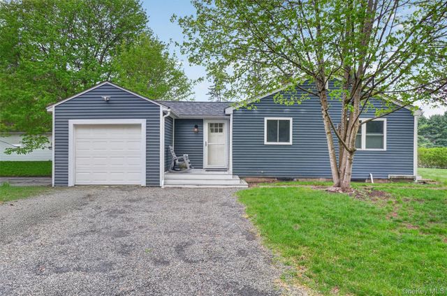 286 State Route 32 S, New Paltz, NY 12561