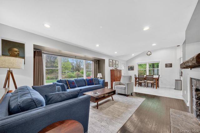 286 State Route 32 S, New Paltz, NY 12561