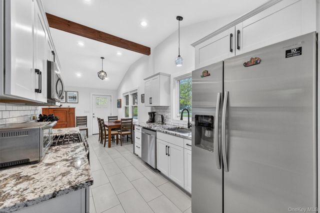 286 State Route 32 S, New Paltz, NY 12561