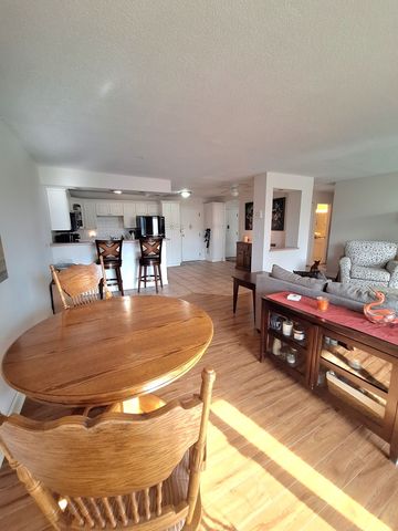 2211 S Stewart Avenue 4A, Lombard, IL 60148