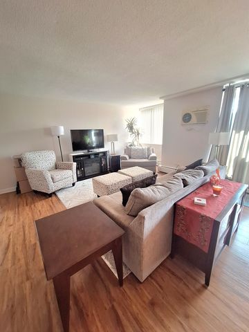 2211 S Stewart Avenue 4A, Lombard, IL 60148