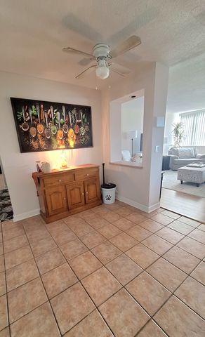 2211 S Stewart Avenue 4A, Lombard, IL 60148