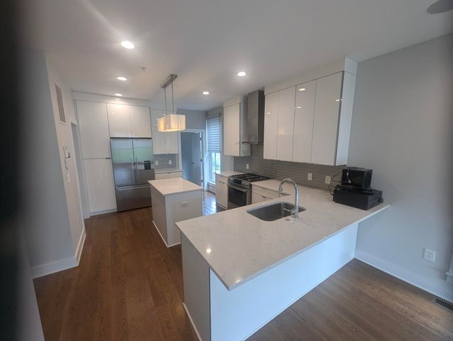 64 Gadsden Street B, Charleston, SC 29401