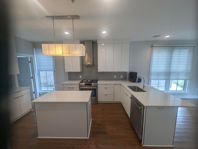 64 Gadsden Street B, Charleston, SC 29401