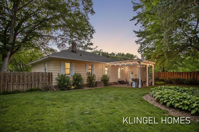 17586 168th Avenue, Spring Lake, MI 49456