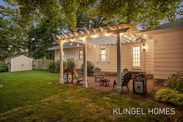 17586 168th Avenue, Spring Lake, MI 49456