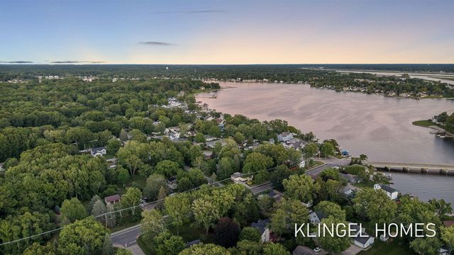 17586 168th Avenue, Spring Lake, MI 49456
