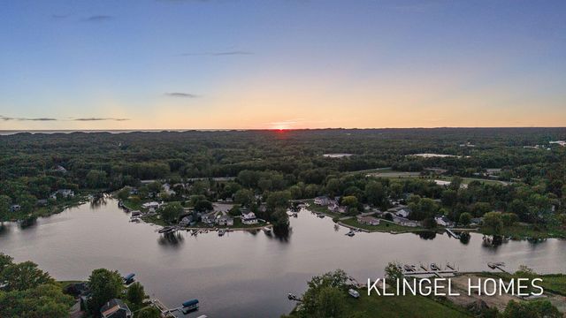 17586 168th Avenue, Spring Lake, MI 49456