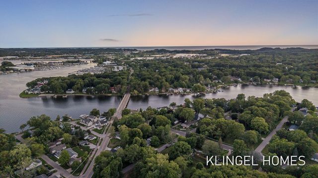 17586 168th Avenue, Spring Lake, MI 49456