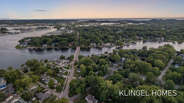 17586 168th Avenue, Spring Lake, MI 49456