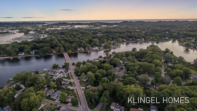 17586 168th Avenue, Spring Lake, MI 49456