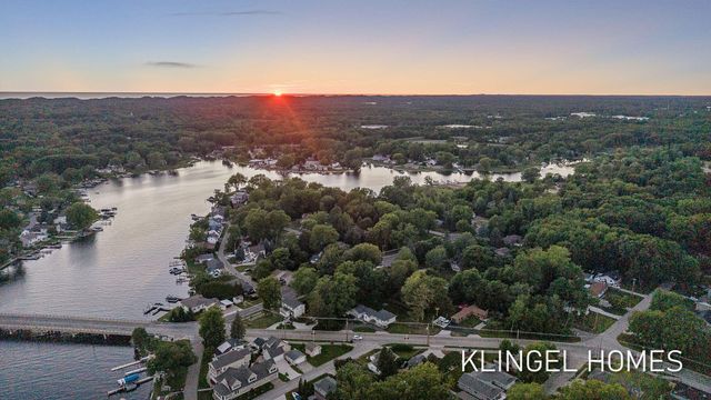 17586 168th Avenue, Spring Lake, MI 49456