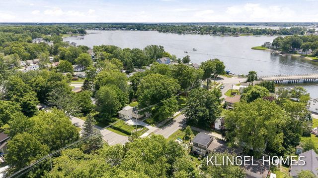 17586 168th Avenue, Spring Lake, MI 49456