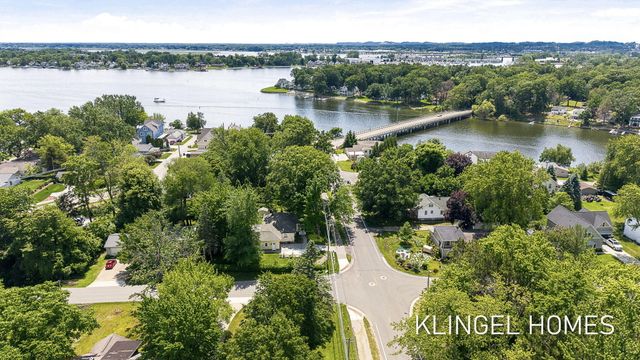17586 168th Avenue, Spring Lake, MI 49456