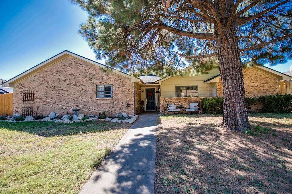 Image 1 of property listing at 3805 Parkwood Dr, San Angelo, TX 76904