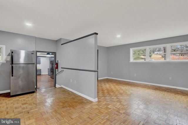 203 PEBBLE LN, Biglerville, PA 17307