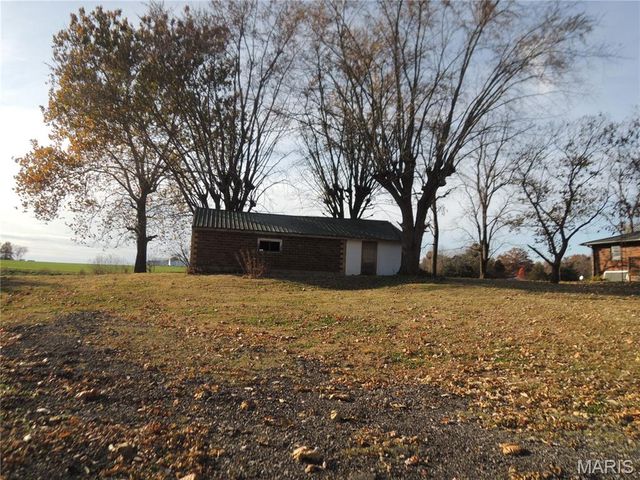 1180 Campground Trail, Greenville, IL 62246