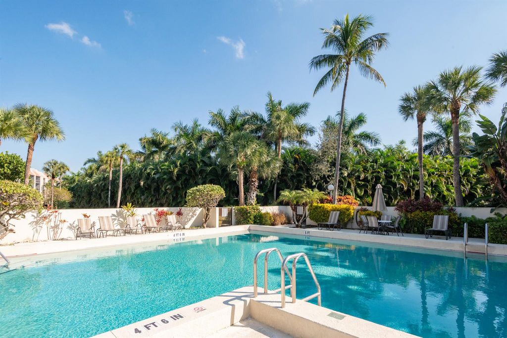 2550 Presidential Way 107, West Palm Beach, FL 33401