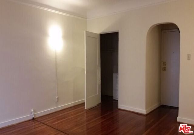 665 S Cochran Avenue 104, Los Angeles, CA 90036