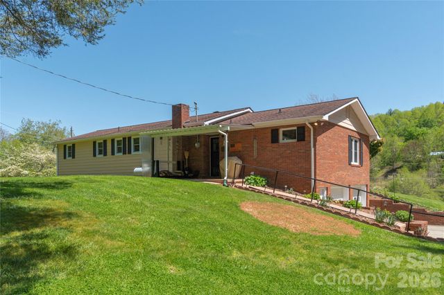 96 Tower Lane, Waynesville, NC 28786