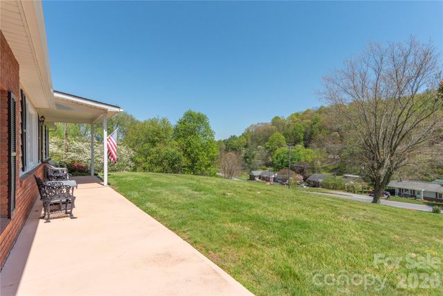 96 Tower Lane, Waynesville, NC 28786