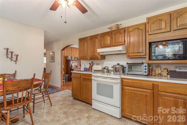 96 Tower Lane, Waynesville, NC 28786