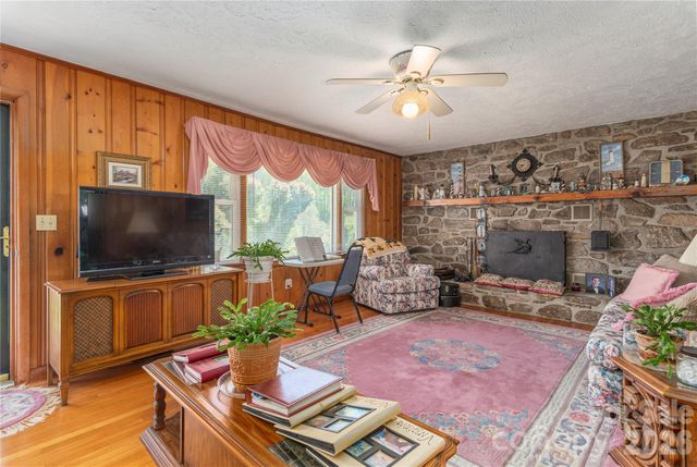 96 Tower Lane, Waynesville, NC 28786