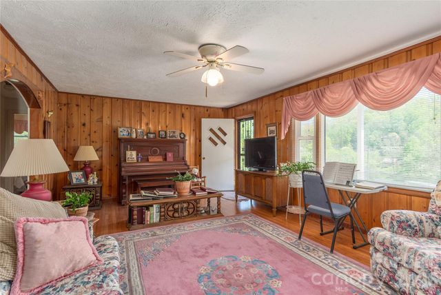 96 Tower Lane, Waynesville, NC 28786