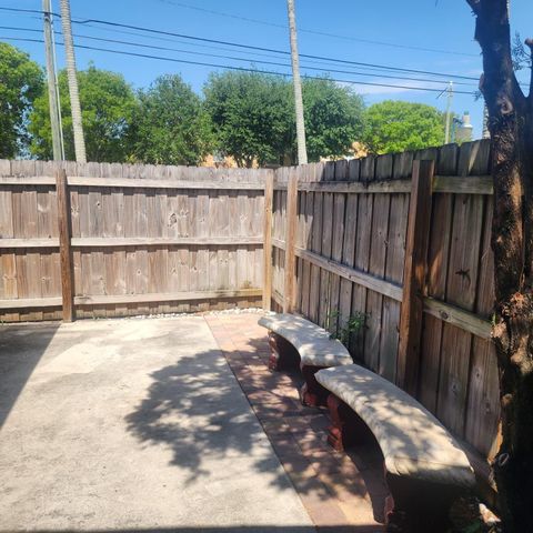 2985 Genoa Place, West Palm Beach, FL 33406