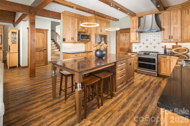 1220 Sweetgrass Drive, Blowing Rock, NC 28605