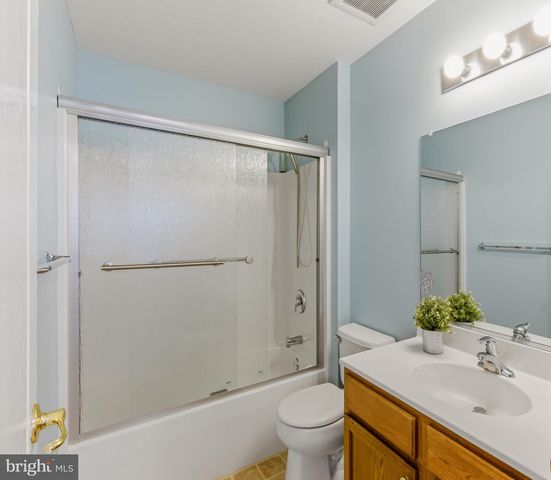 155 ACORN DR, Mount Royal, NJ 08061