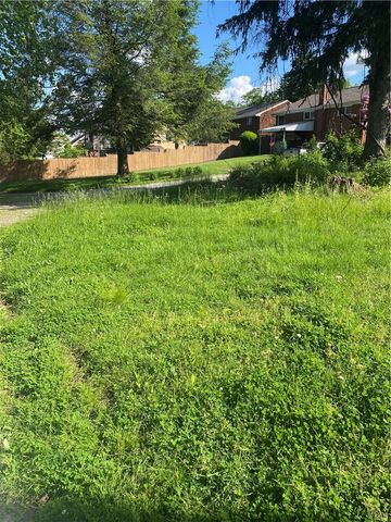 1371 Crucible St, Crafton Heights, PA 15220