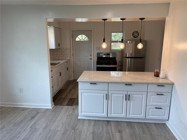 1371 Crucible St, Crafton Heights, PA 15220