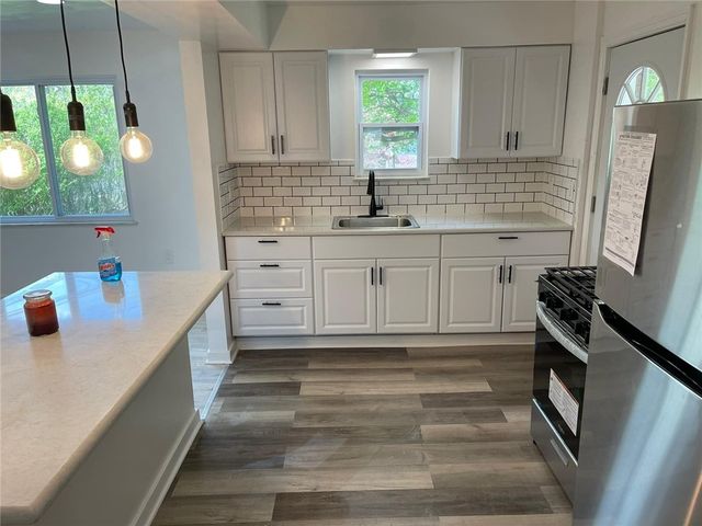 1371 Crucible St, Crafton Heights, PA 15220