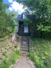 1371 Crucible St, Crafton Heights, PA 15220