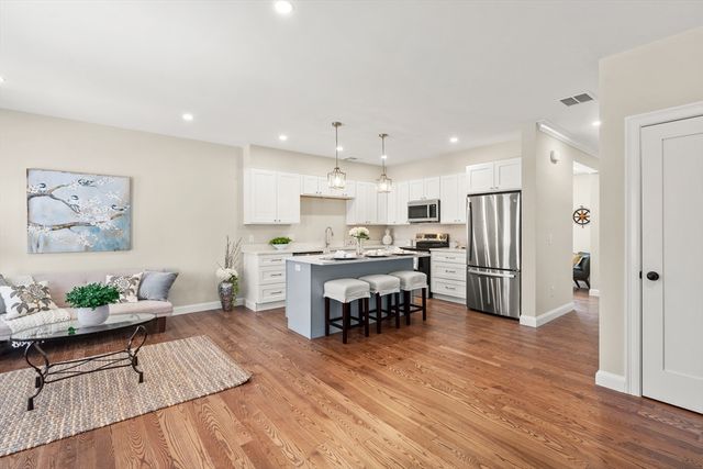 18 Danielles Way, Worcester, MA 01606