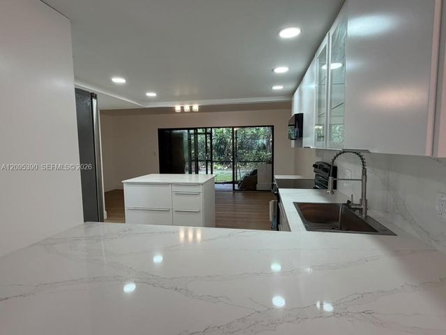639 N University Drive 17, Plantation, FL 33324