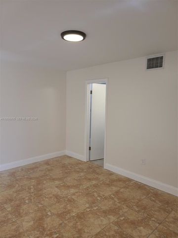 4020 Del Rio Way, Sunrise, FL 33351